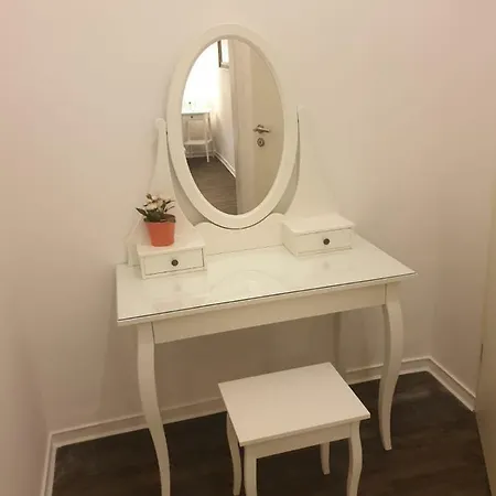 Eddy's Sunshine Apartament *
